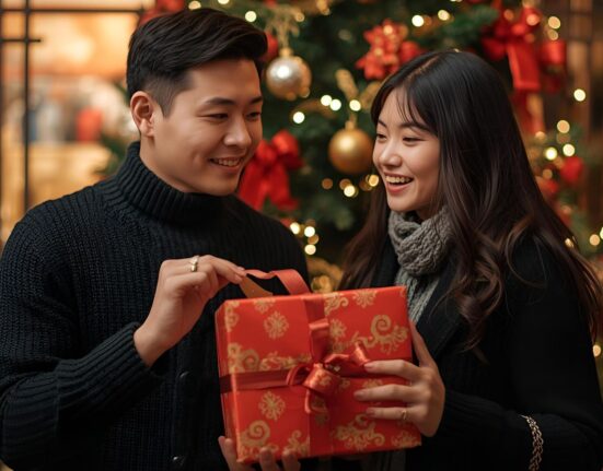 Best Christmas Gifts for Men & Women 2025